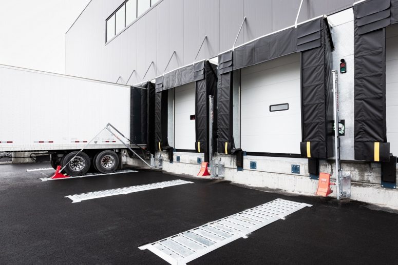 Loading docks equipped with POWERCHOCK 5 wheel locks