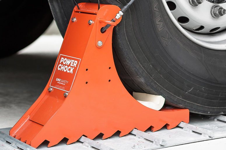 Zoom on POWERCHOCK 3 wheel chock base and groundplate